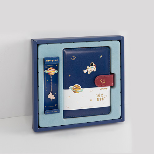 創意小物館 漫步星球筆記本+胸針禮盒 藍色星球