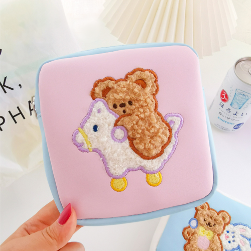 創意小物館 可愛刺繡衛生棉化妝品收納小包 木馬小熊