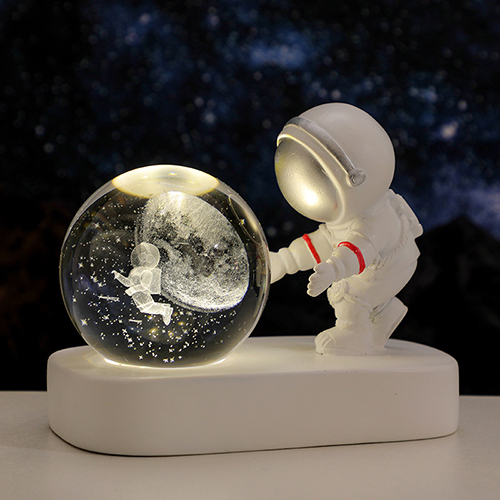 創意小物館 摯愛太空人水晶球小夜燈 遨遊星空