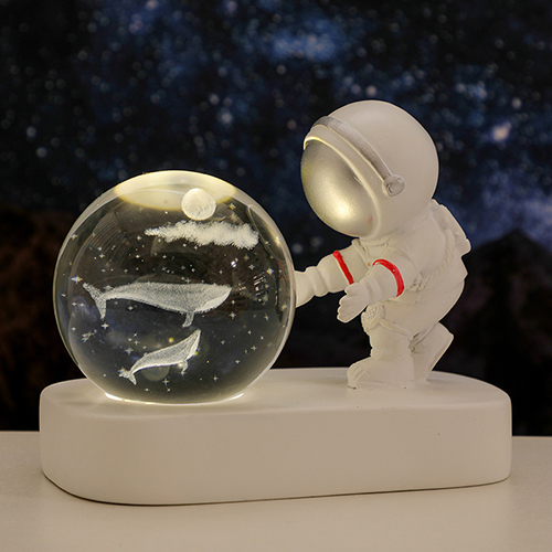 創意小物館 摯愛太空人水晶球小夜燈 深海鯨魚