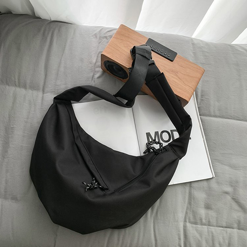 【11/3~12/31秋季85折優惠】家居生活雜貨舖 韓版休閒郵差包 黑色