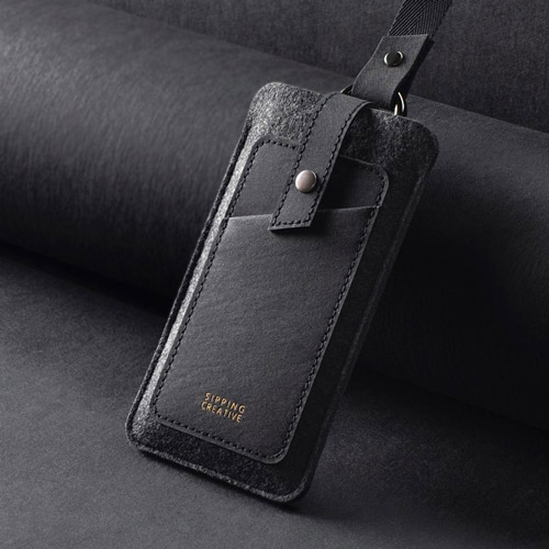 俬品創意 頸掛手機套/特規版(大)_極簡黑 iPhone 15 Pro適用