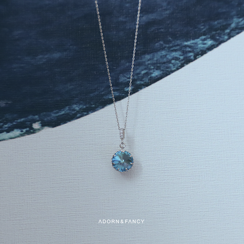 ADORN & FANCY 琉光｜水晶簡約兩段式不鏽鋼項鍊(深藍)