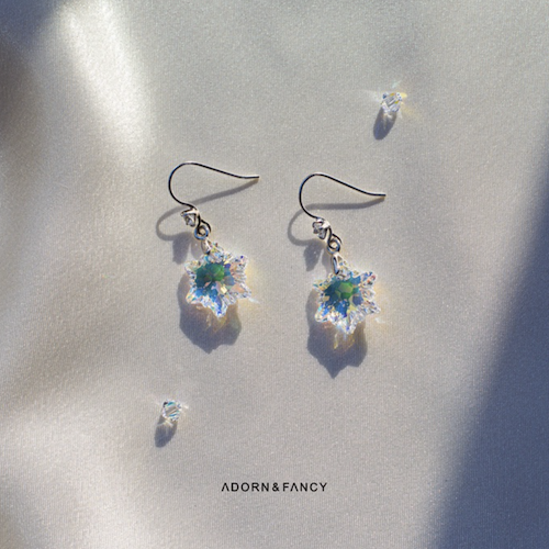 ADORN & FANCY 雪絨花｜小巧白彩水晶雪花耳環(帶鑽螺旋耳夾-白彩水晶)