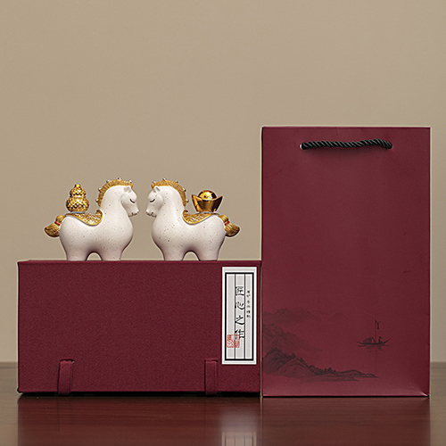 【11/3~12/31冬季85折優惠】家居生活雜貨舖 馬上有財創意擺飾 白馬(元寶+福祿)-紅色禮盒