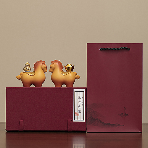 【11/3~12/31冬季85折優惠】家居生活雜貨舖 馬上有財創意擺飾 橙馬(元寶+福祿)-紅色禮盒