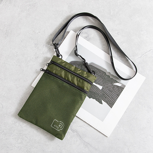 【1/2~8/31冬日特惠85折】創意小物館 掛脖RFID防盜包 綠色