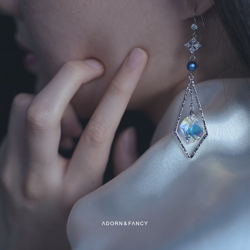 ADORN & FANCY Psyche｜賽姬-帶鑽純銀耳勾