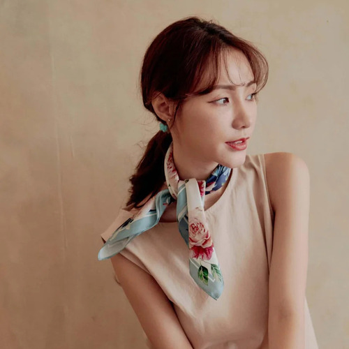 Nina Ho Illustration 60x60 藍葉玫瑰雙面真絲絲巾(銀河深藍)