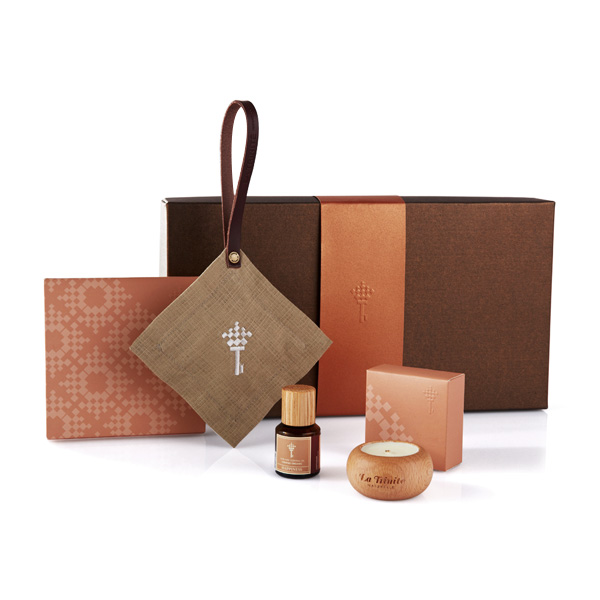 La Trinite 璀莉緹 居家香氛禮盒 (複方純精油+蠟燭+香氛包) (附提袋)