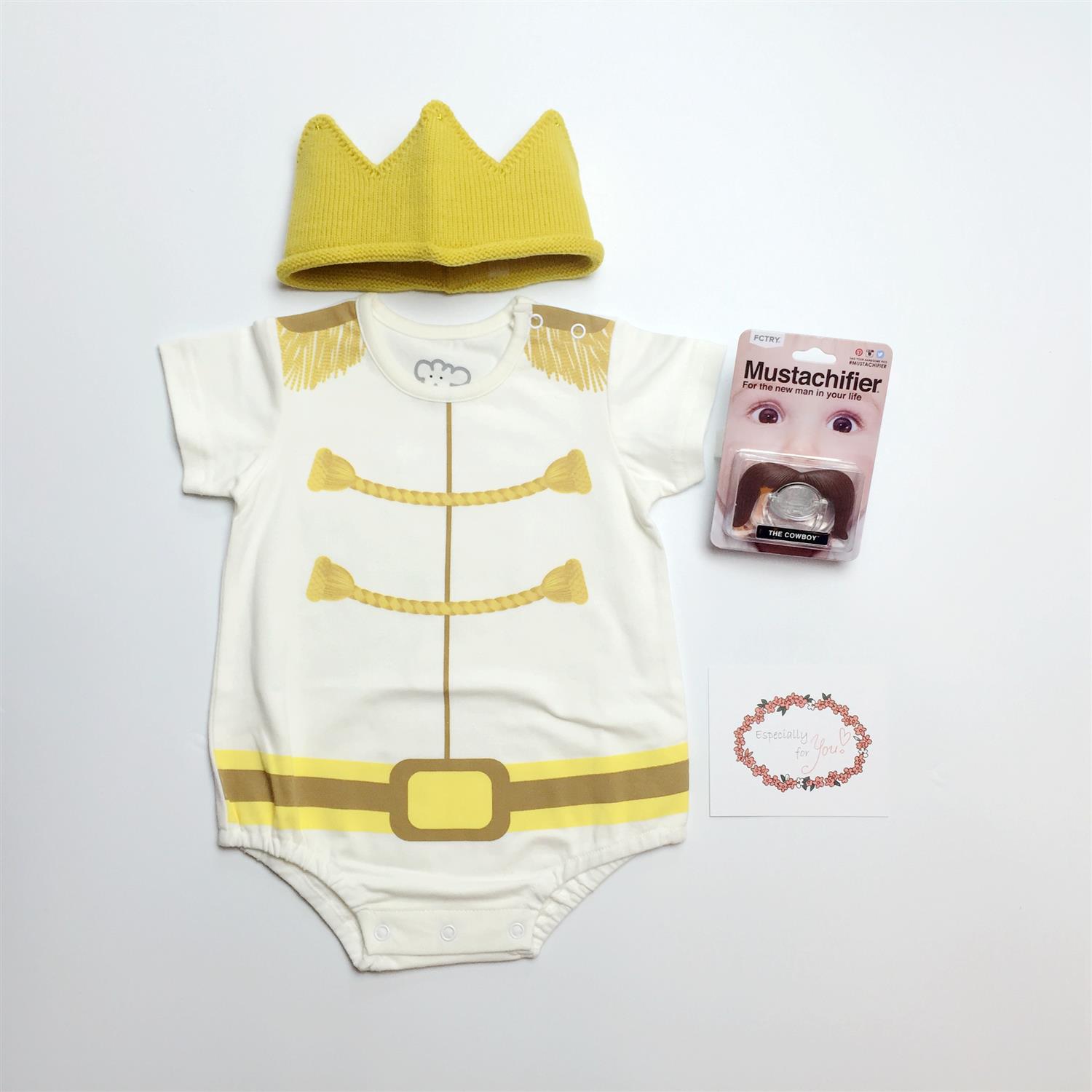 日安朵朵 男嬰經典禮盒 - 白馬王子 (MIT台灣製連身衣+皇冠帽+鬍子奶嘴) (3-6個月)
