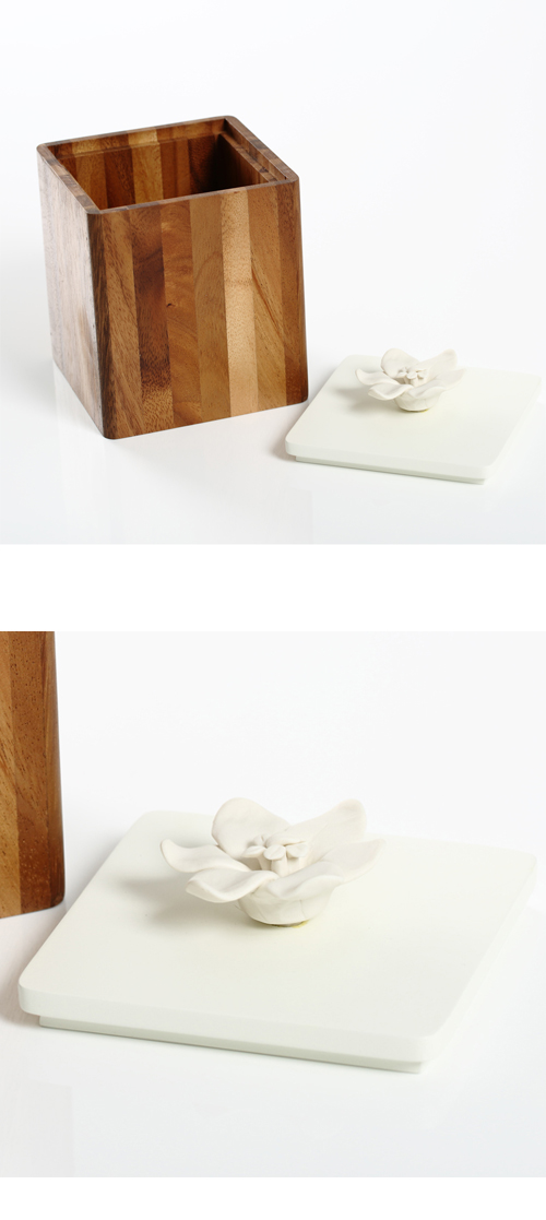 (大宗採購) KIDDEE TAMDEE 泰國實木方筒+香氛白瓷花