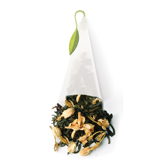 ＊茉莉綠茶 Jasmine Green
將每一朵完整茉莉花的香氣採用獨特的製法保留在花瓣中，並使用春摘的綠茶茶葉，淡淡的花茶氣味美妙而甘甜、低咖啡因含量。
成分：綠茶葉、茉莉花瓣 。