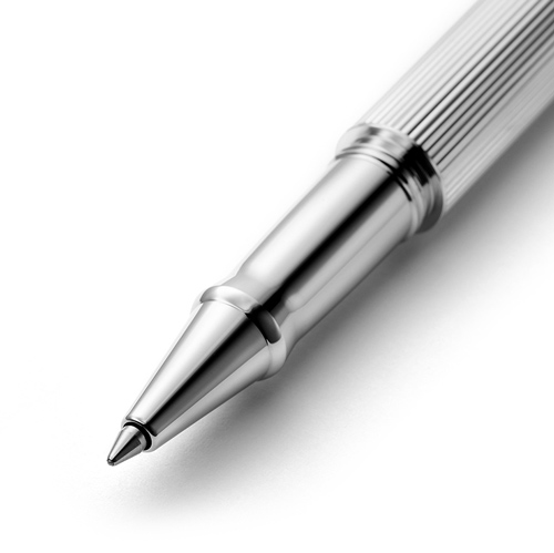 筆寫手感和筆身重量 適合作為商務人士與女性的隨身筆款