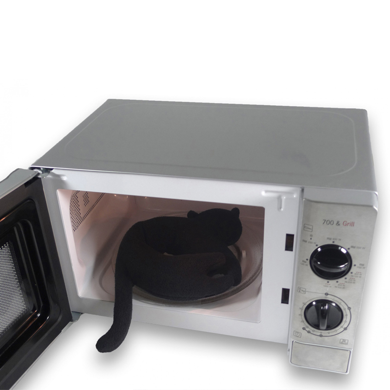 需透過電插式烤箱、微波爐加熱使用（建議第一次可先低從微波30秒測試溫感，然後再略微進行調整增加每次加熱時間，以找到最適合自己的熱溫，避免燙傷）；也可放置冷凍庫冷藏，供冷敷或消暑作用。