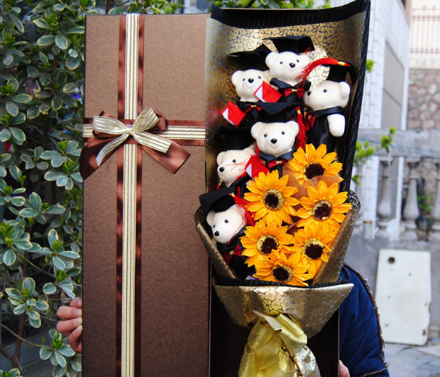創意小物館 繽紛燦爛畢業小熊向日葵花束禮盒組 鏤空白色盒