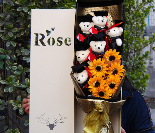 創意小物館 繽紛燦爛畢業小熊向日葵花束禮盒組 蝴蝶結咖啡色盒