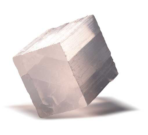 【透石膏(類電視石) SELENITE】
CaSO4•2H2O莫氏硬度2，它是一種水溶性的礦石，如貢糖般絲狀結晶，折射出柔和縝密的白色光暈，希臘稱作「來自月亮的石頭」。