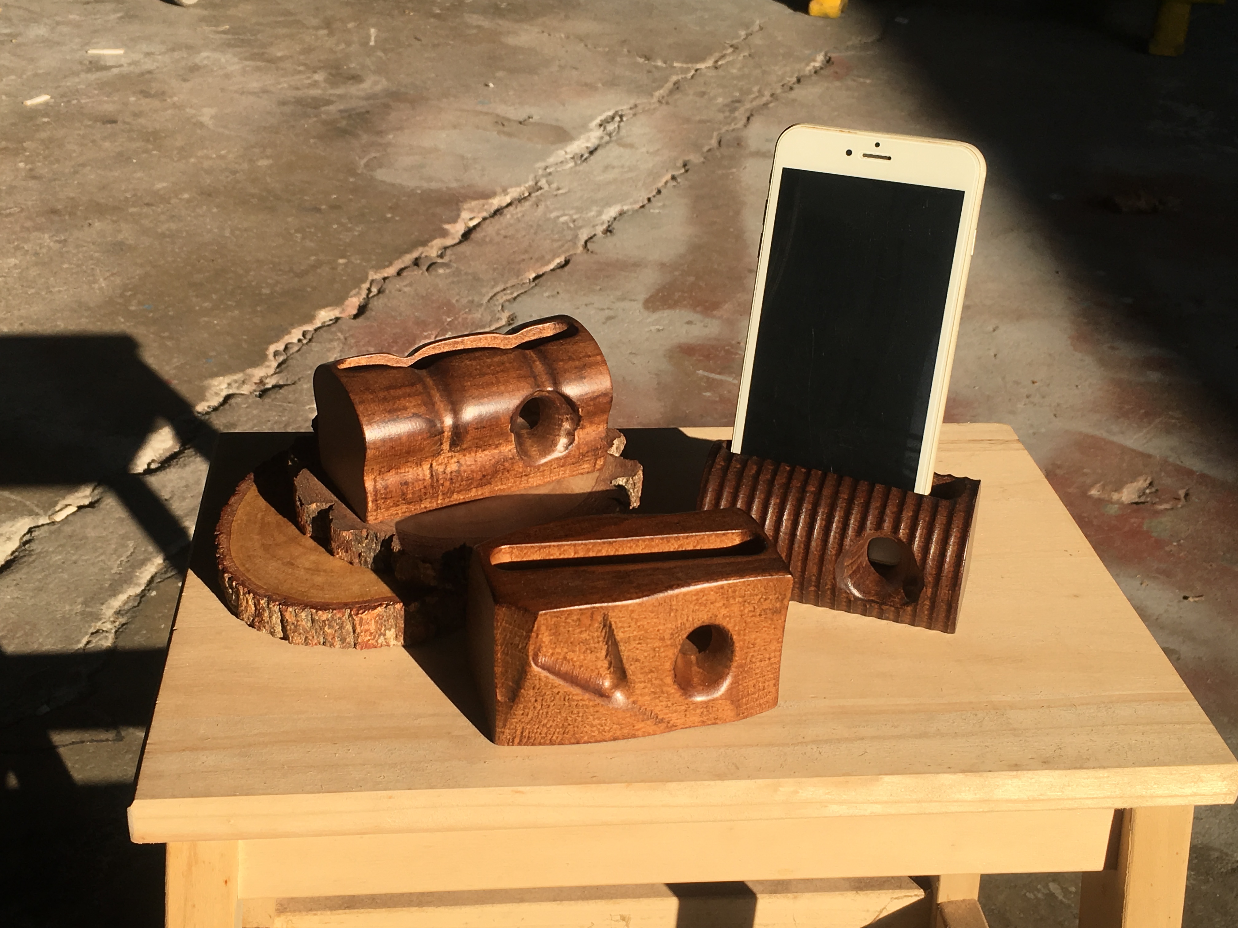 木城工坊 上漆款原木木作手機擴音座-吐司麵包