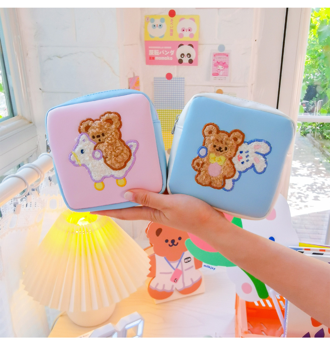 創意小物館 可愛刺繡衛生棉化妝品收納小包 捉迷藏