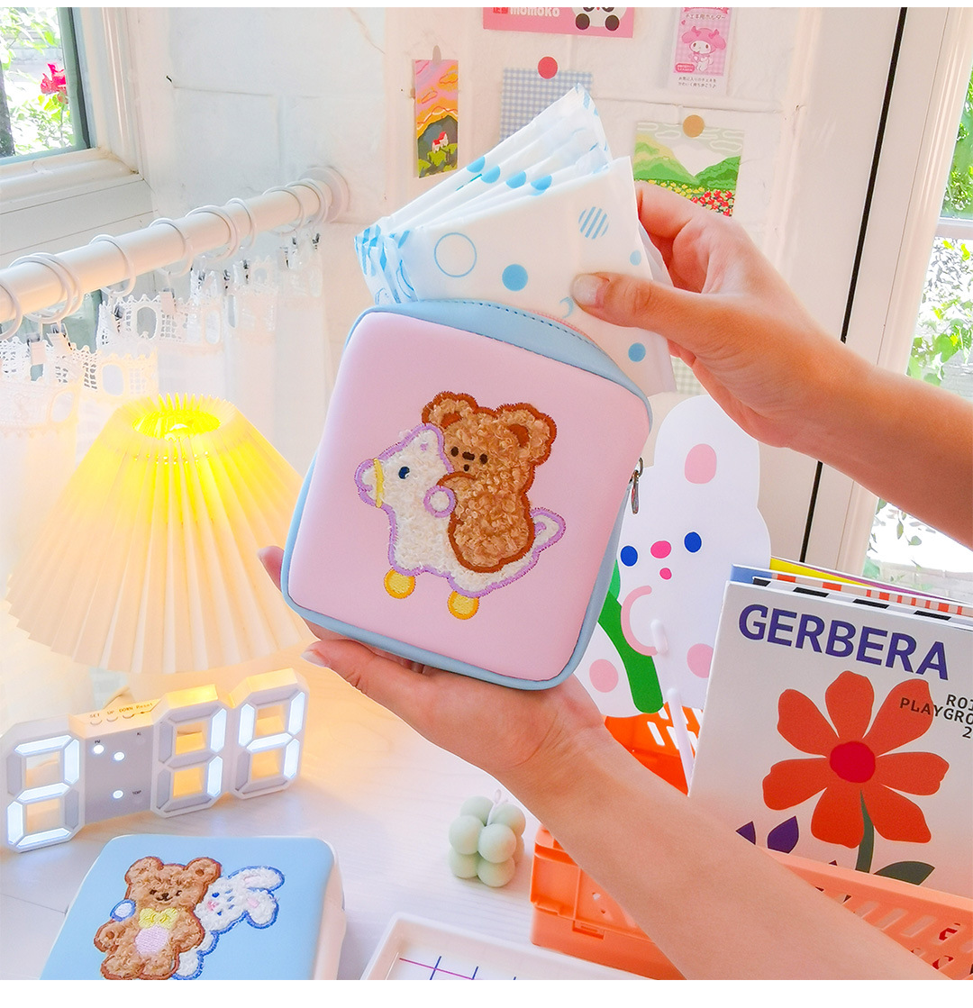 創意小物館 可愛刺繡衛生棉化妝品收納小包 捉迷藏