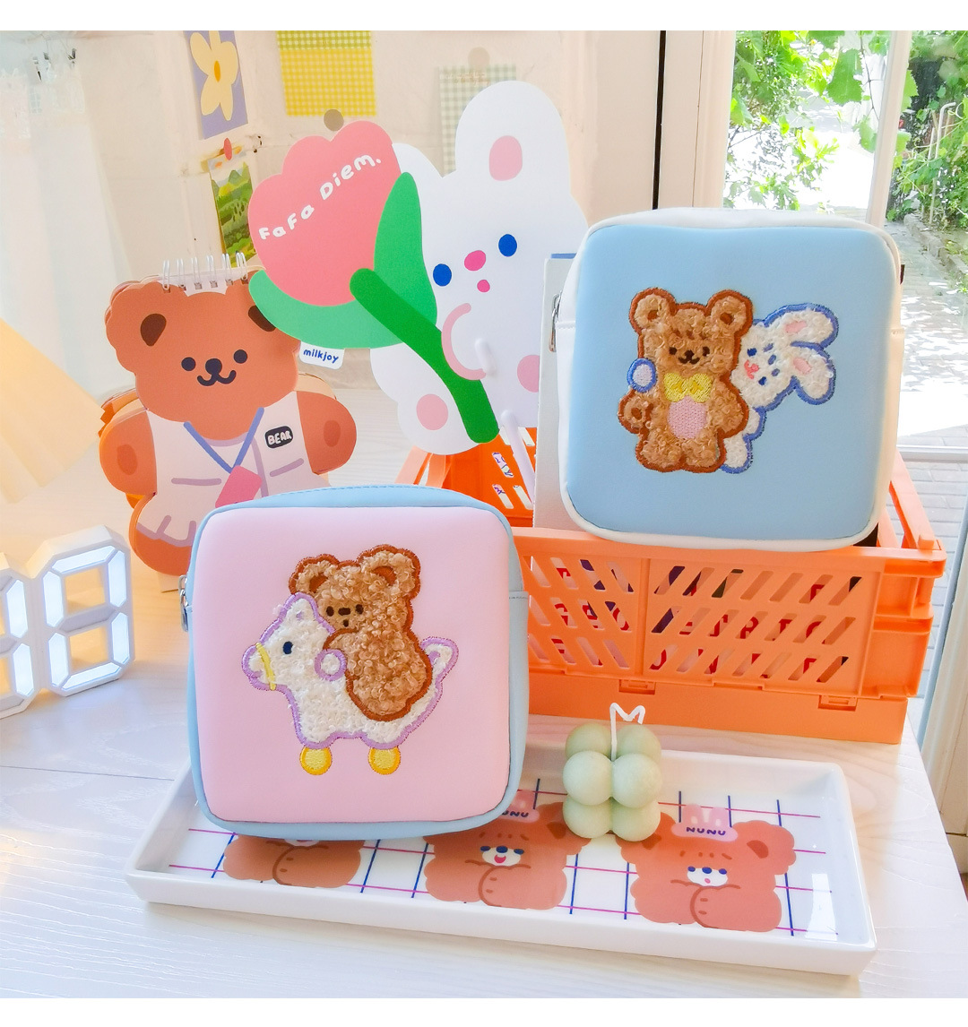創意小物館 可愛刺繡衛生棉化妝品收納小包 捉迷藏