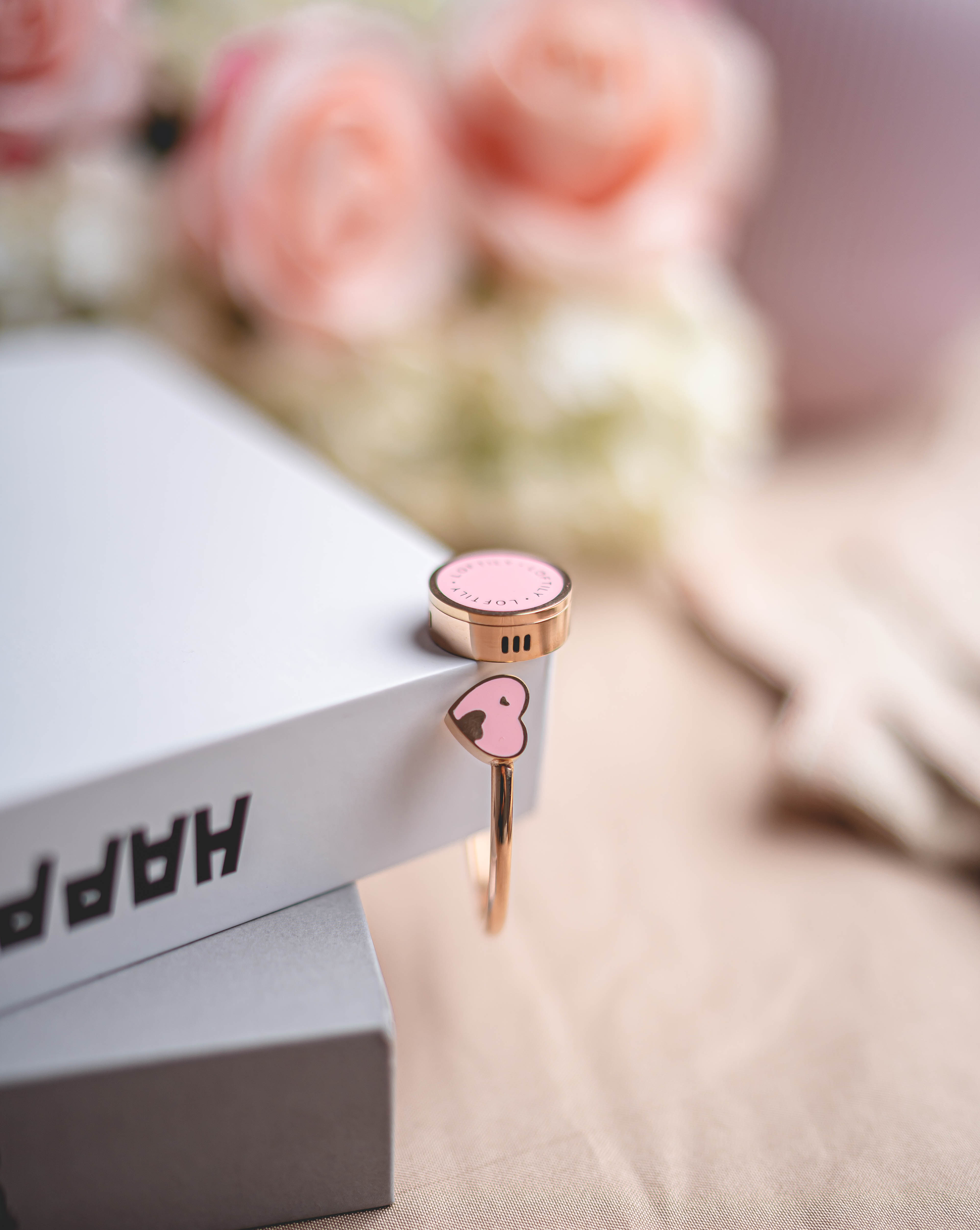 創意小物館 粉色系愛心薰香驅蚊鈦鋼手環 粉紅