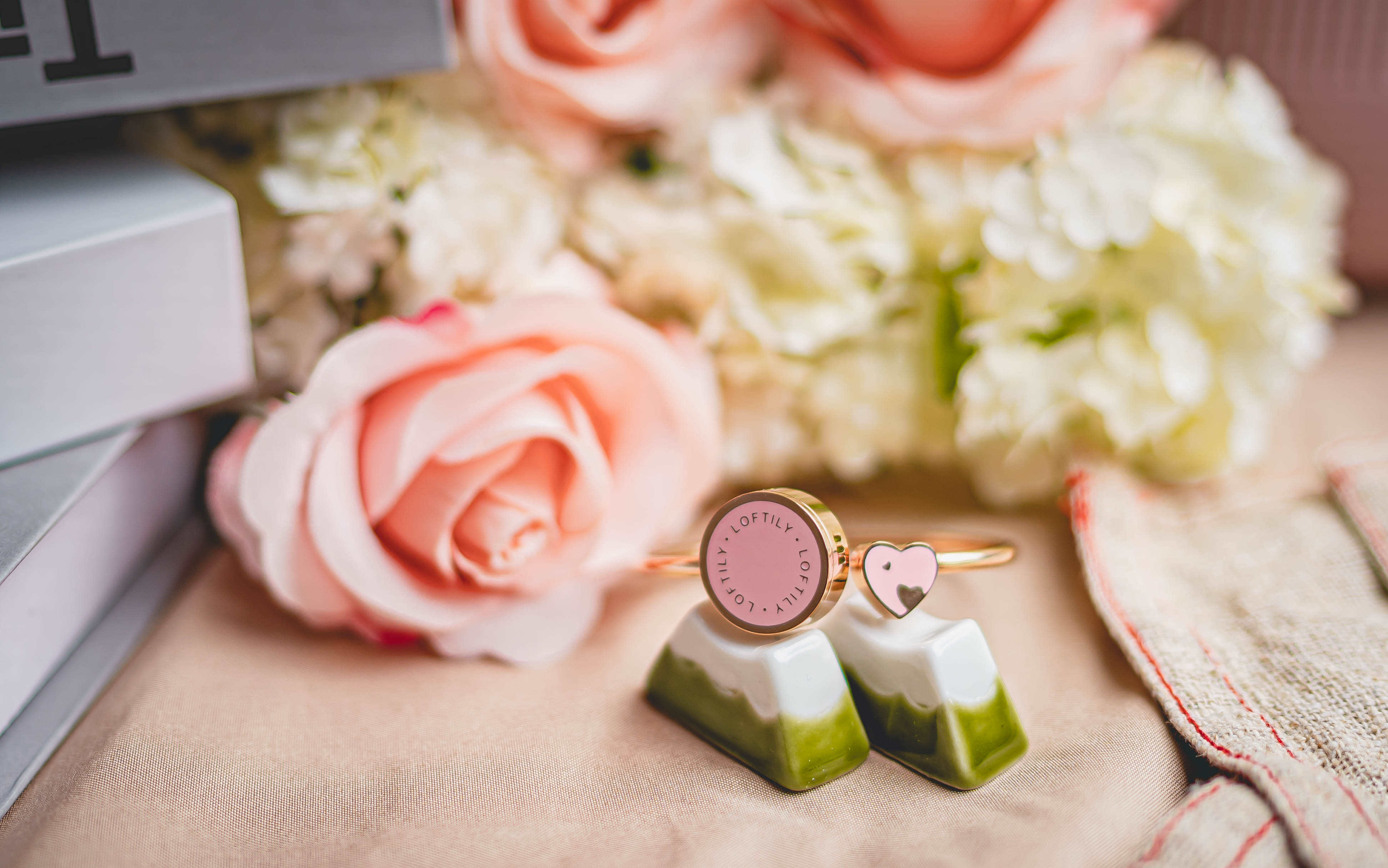 創意小物館 粉色系愛心薰香驅蚊鈦鋼手環 粉紅