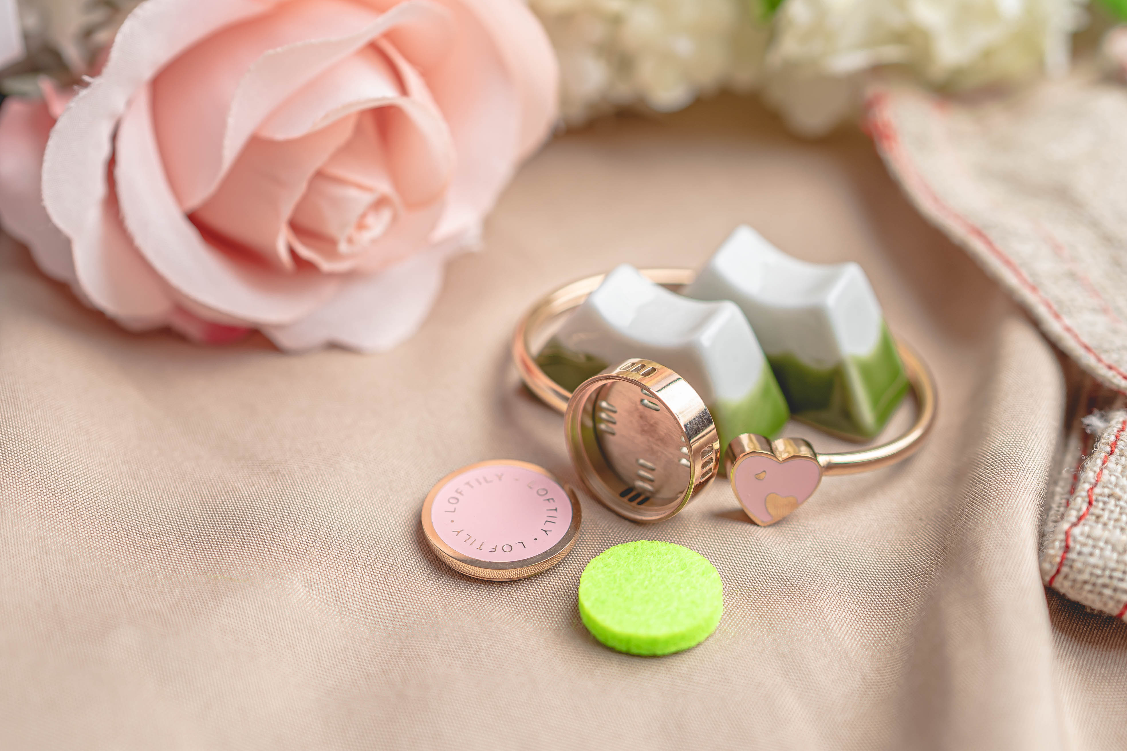 創意小物館 粉色系愛心薰香驅蚊鈦鋼手環 粉紅