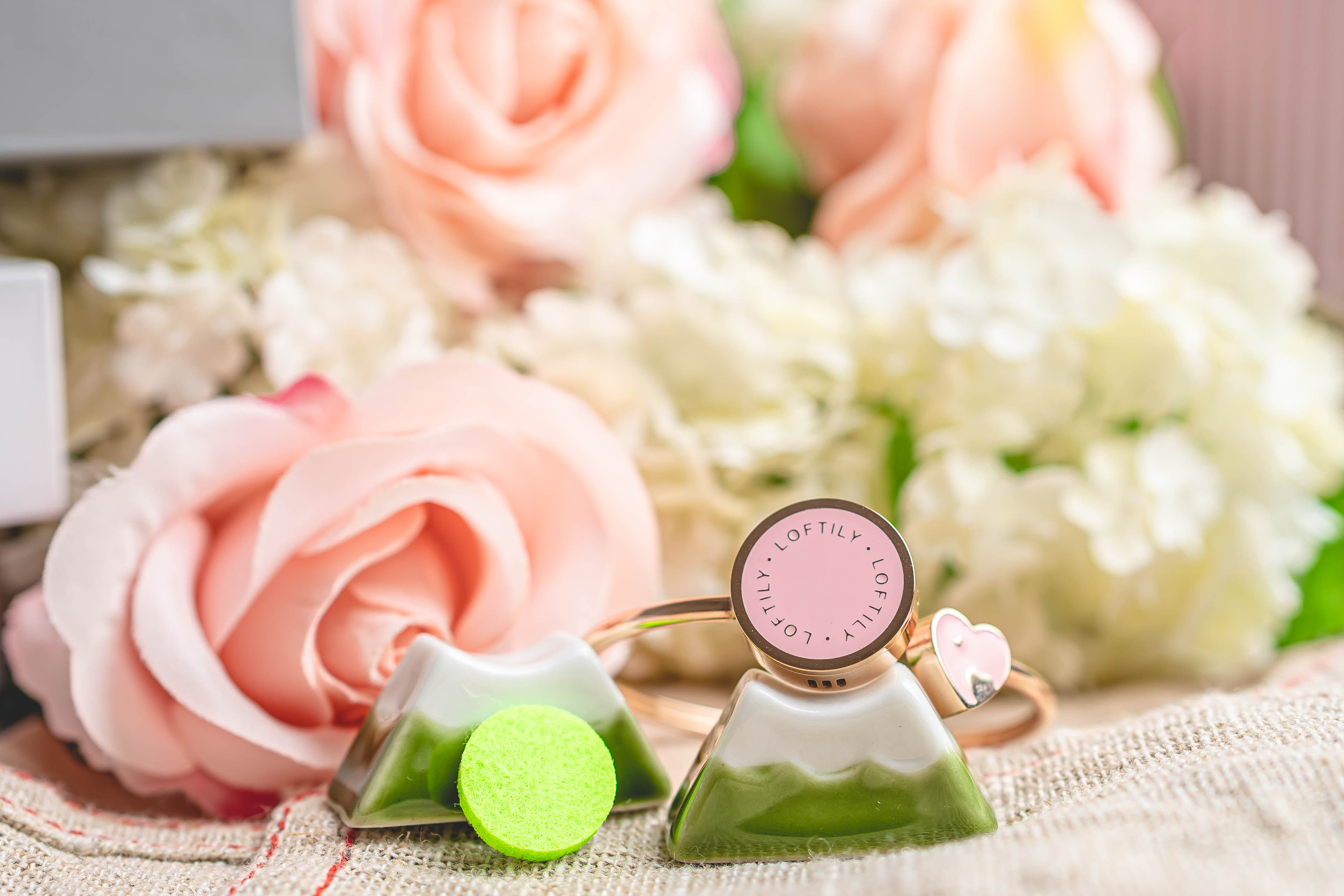 創意小物館 粉色系愛心薰香驅蚊鈦鋼手環 粉紅