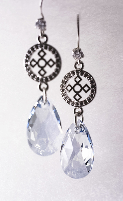 ADORN & FANCY 【希臘神話系列】Hera｜赫拉(淺銀藍水晶耳環)