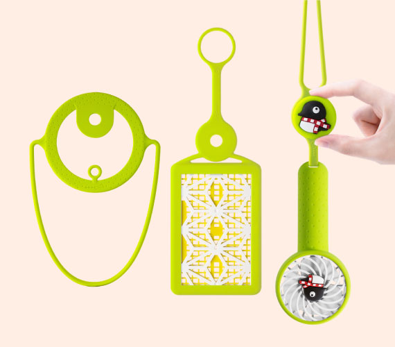 ｜環保杯綁、風扇、防蚊片｜ 創意生活便利行｜ 可支付的感應逗扣，搭配環保杯綁杯綁、風扇等創意配件，讓生活更加自在暢行無阻。 系列商品：環保杯綁、頸掛雙用風扇、防蚊片