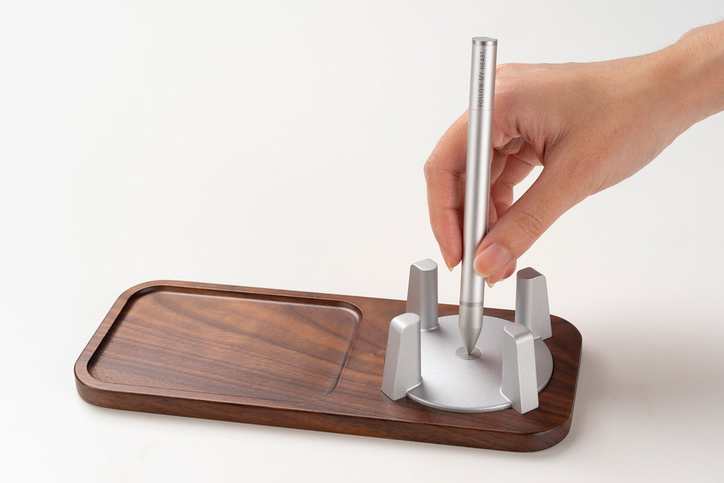 【可雷雕刻字】novium 鋁製自立筆-夜藍 (銀底座)