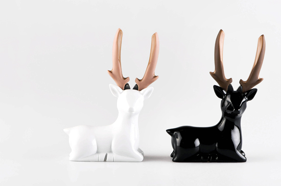 鹿身以流線的外型呈現兩種姿態，坐臥的鹿看似慵懶，卻不失優雅的氣質
