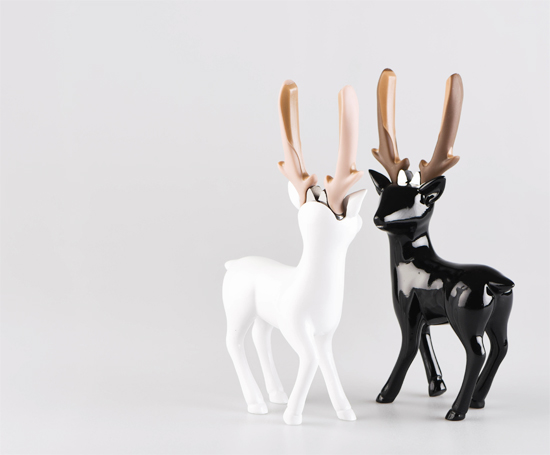 站立的鹿姿勢筆直，顯露出自信與堅定