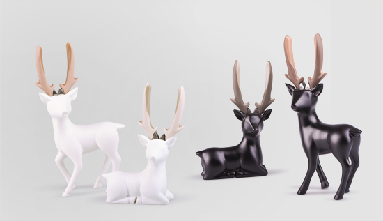 Dear Deer有黑、白兩色可選擇， 每個顏色更分別提供霧面、亮面兩種不同表面處理， 總共有霧黑、霧白、亮黑、亮白四種顏色， 可搭配個人喜好並呈現不同風格。