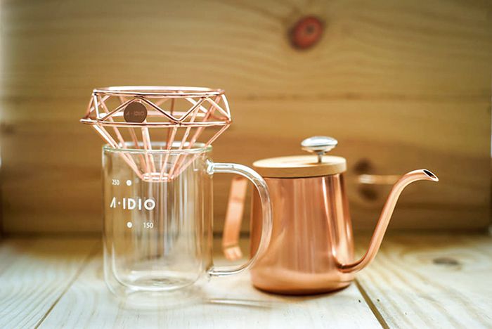 【安全堅固耐用】為了確保食品安全，所有內外材質皆通過台灣SGS 檢驗合格，讓你享受美好咖啡時光之餘也能用得安心。