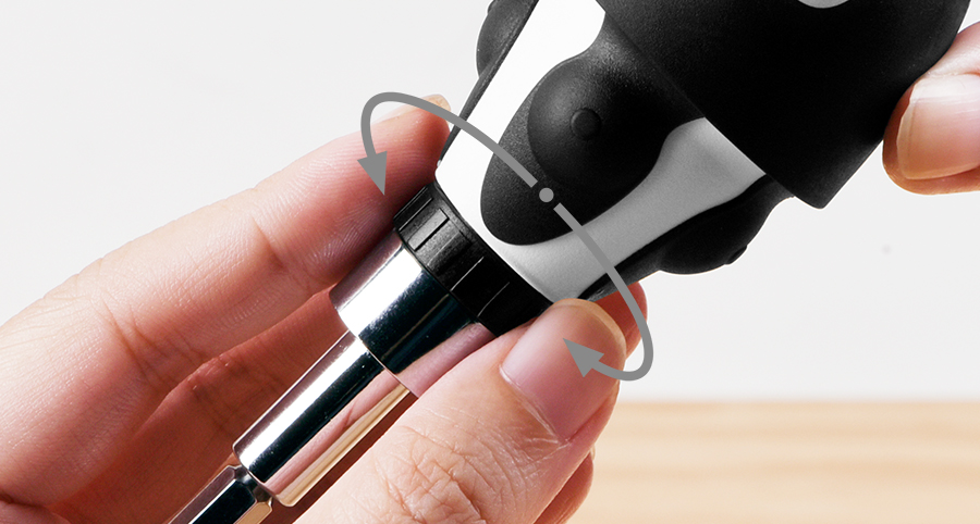 調節棘輪(三向，正轉 / 固定 / 反轉)轉動方向後，使用時只需來回轉動手腕，即可輕鬆將螺絲鎖緊或轉鬆，操作相當便利且省力。