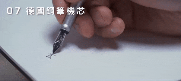 德國 Schmidt 高品質機芯，世界第一組漂浮鋼筆#

自立筆〔未來〕的鋼筆機構來自德國知名書寫用具公司 Schmidt，與萬寶龍筆尖同廠