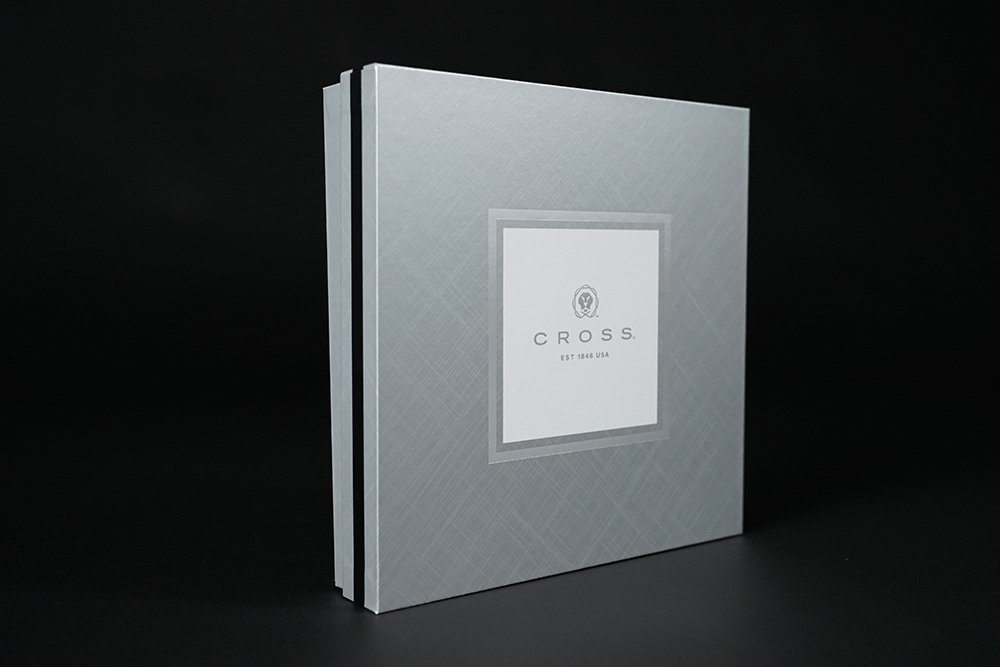 【可雷雕】美國 CROSS 凱樂金屬藍色鋼珠筆+証件夾禮盒 AT0115-18+AC295-1