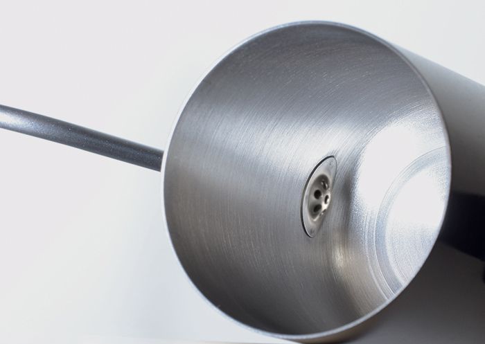 壺身裡面內建擋水墊片，可防止瞬間水流過大。