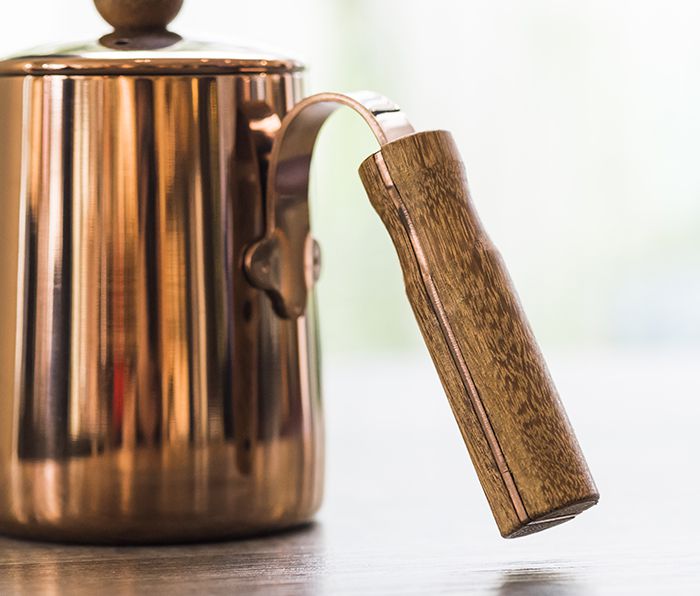 手柄及蓋紐採用頂級雞翅木，其紋理之美，獨一無二