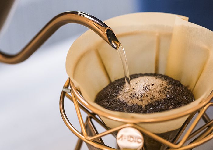 細壺嘴平切處理，可注水90度，可點滴注水，粗細水流皆自如