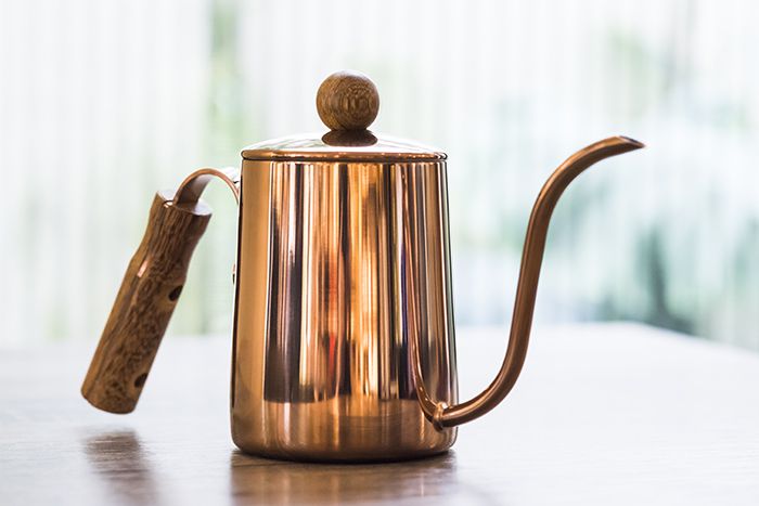 鍍鈦表面深邃沉穩的光澤，散發貴族氣息