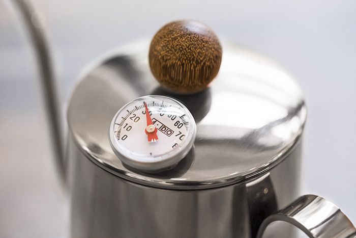 壺蓋預留孔位，可直接插入溫度計