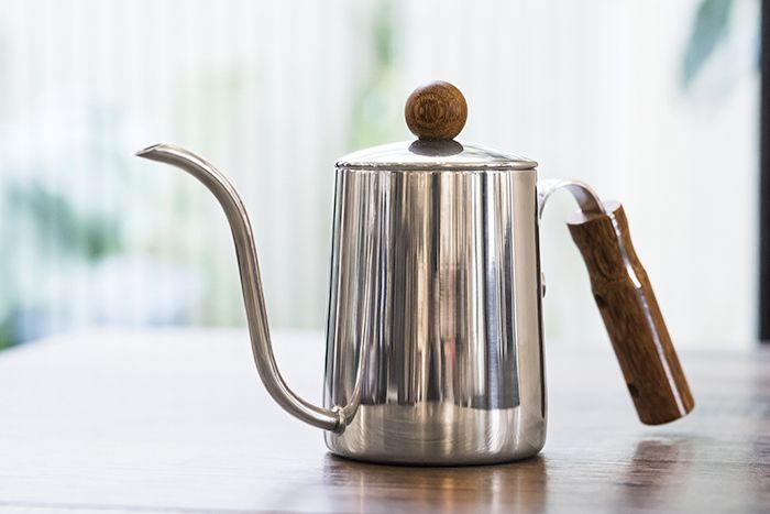 表面拋光處理呈現鏡面般的光澤，簡約不失奢華