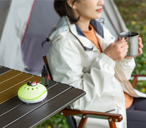 【搭配防蚊液/精油，防蟲驅蚊】
香氛燈搭配或防蚊液或天然防蚊精油，可舒緩蚊蟲的干擾；戶外露營、夜晚睡眠都更堤升生活品質