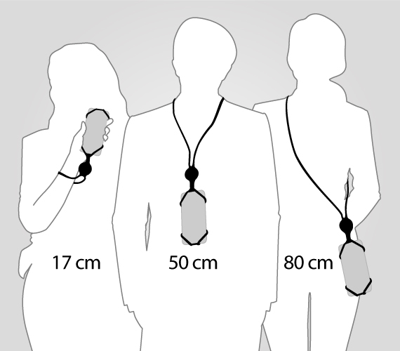 【手持、頸掛、斜背，風格多樣】 蹦克獨家綁扣掛繩設計，可快速拆裝適用不同長度掛繩，17cm、50 cm、80 cm，變換手持、頸掛、斜背不同應用需求