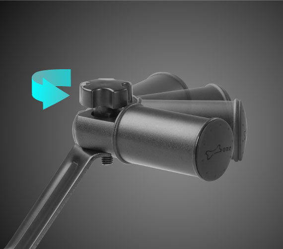 【自由調整角度】 金屬手機架，旋鈕螺絲可調整機車手機架之角度