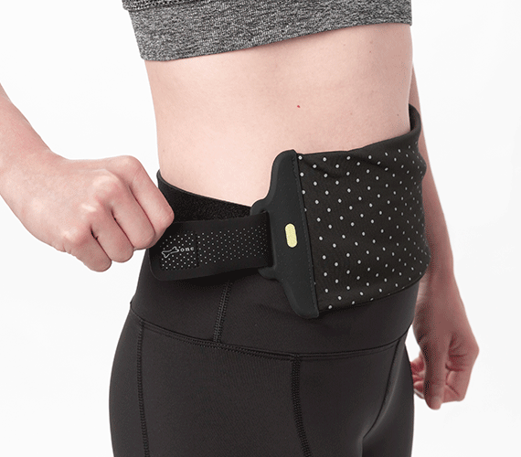 【雙層工法，內外包覆收納】 使用雙層工法無需拉鍊，手機或個人物品可安全牢牢地收納在內層，外層安全包覆，運動時物品不用擔心彈出